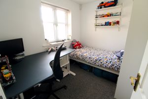 Bedroom- click for photo gallery
